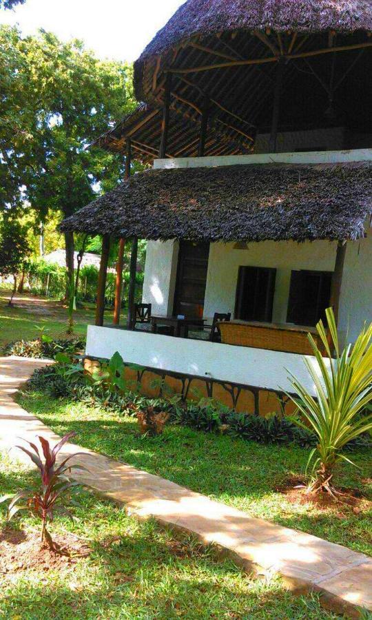 Diani Banda Cottages Диани Бийч Екстериор снимка