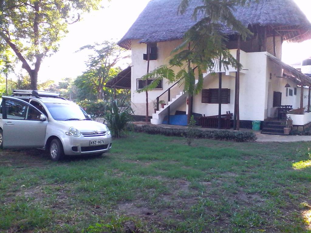 Diani Banda Cottages Диани Бийч Екстериор снимка