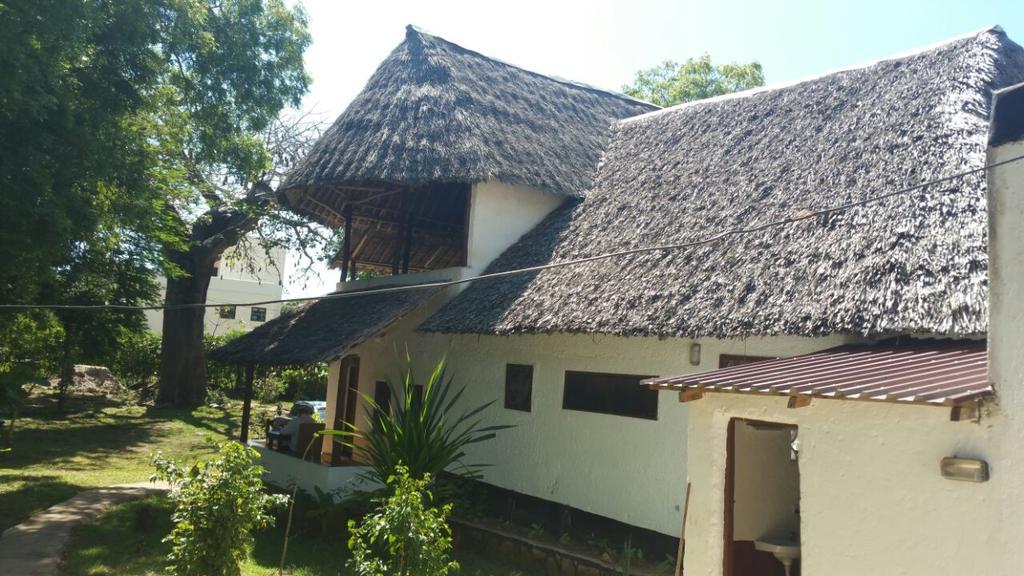 Diani Banda Cottages Диани Бийч Екстериор снимка